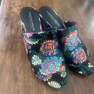 Christian Siriano Multicolor Floral Mules in a rare size 11W! Beautiful Vibrant